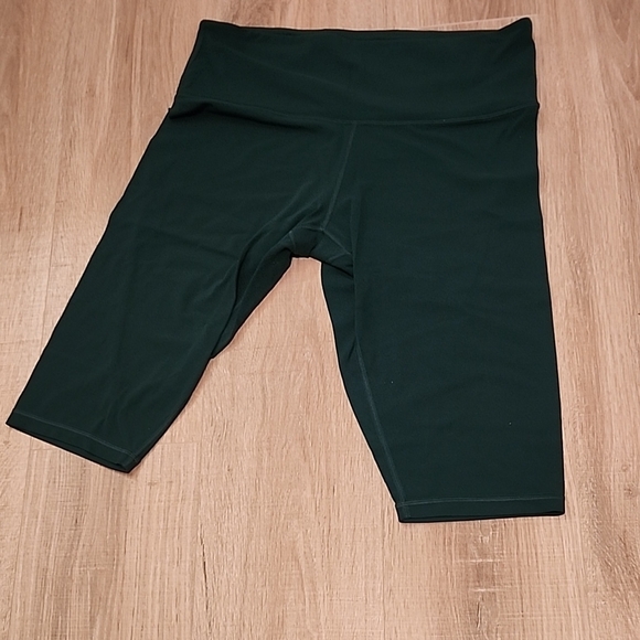 Athleta Pants - Athleta Dark Green Elation Crop Capris